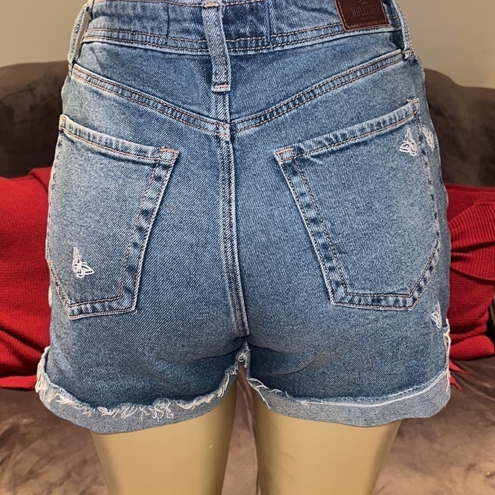 Hollister Curvy Ultra High-Rise Shorts - Picture 4 of 10